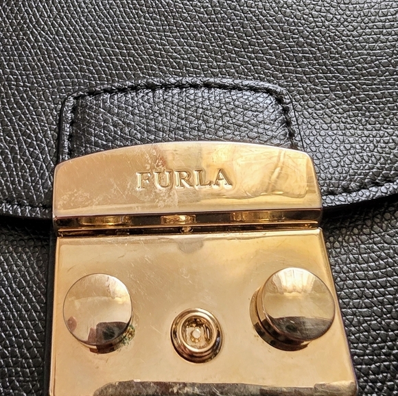 Furla Black Leather Crossbody Bag with Gold Chain, Key, And Authenticity Cards - Picture 8 of 8